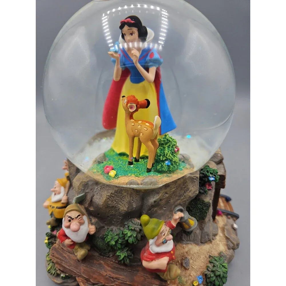 6” Disney Snow White And The Seven Dwarfs Heigh Ho Snow globe Music